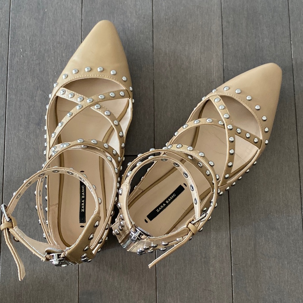 Zara flats US7 in tan color